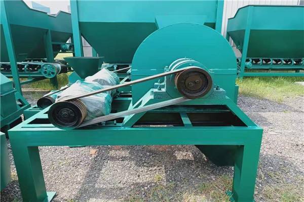 雞糞有機(jī)肥生產(chǎn)線設(shè)備實拍