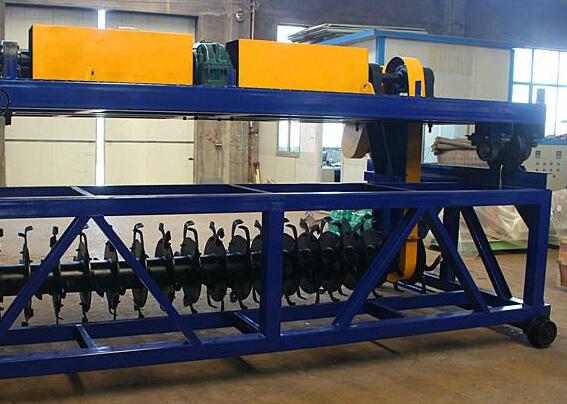 養(yǎng)殖場生產(chǎn)有機(jī)肥設(shè)備實(shí)拍